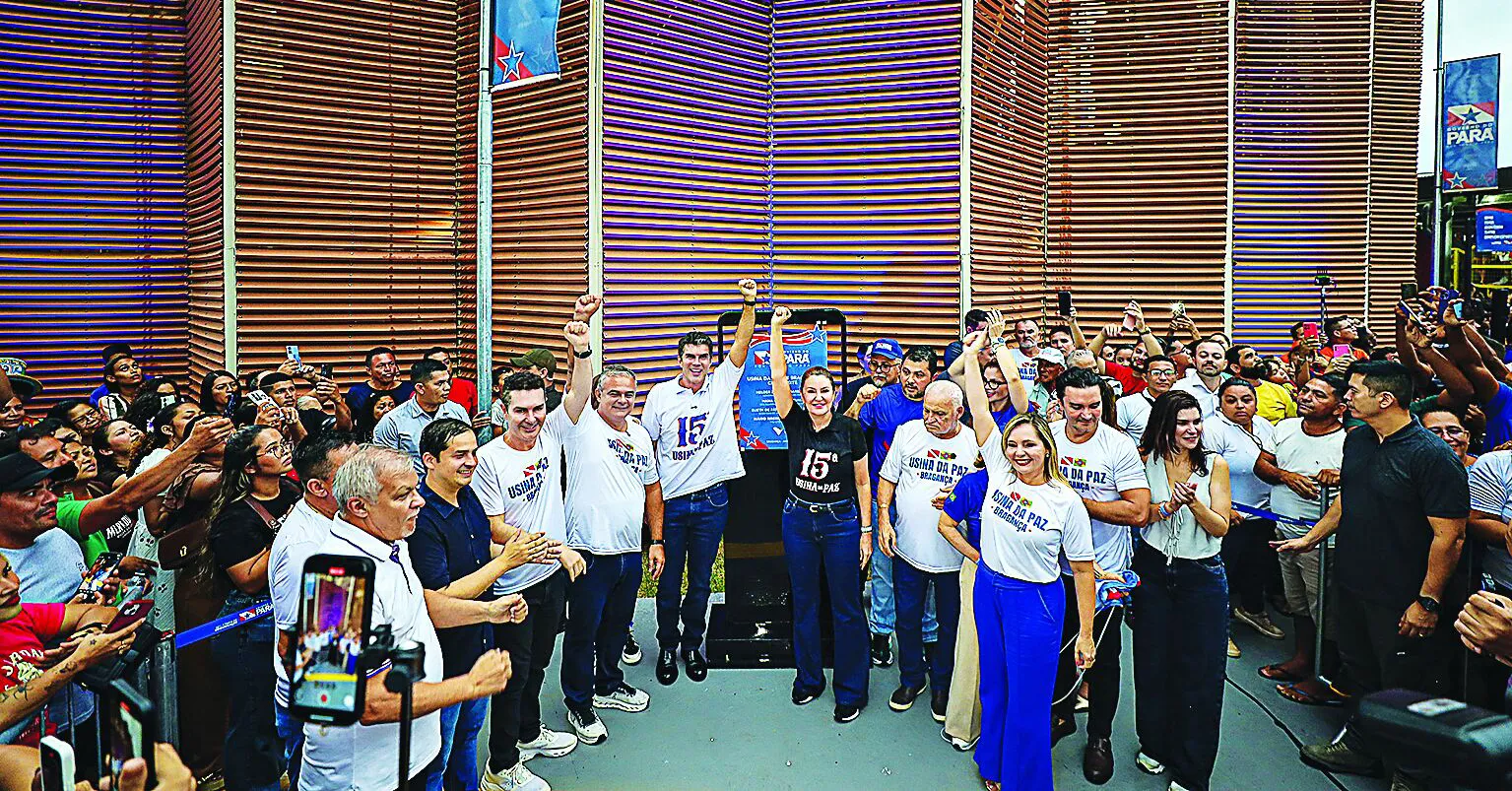 A entrega teve a presença do governador Helder Barbalho e da vice, Hana Ghassan, além de diversas autoridades, como os ministros Jader Filho e Celso Sabino.