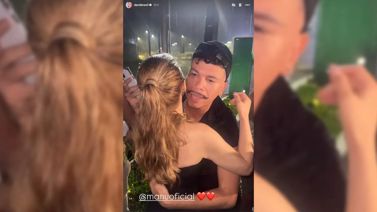Alegre e simpática, a artista fez questão de abraçar os fãs.