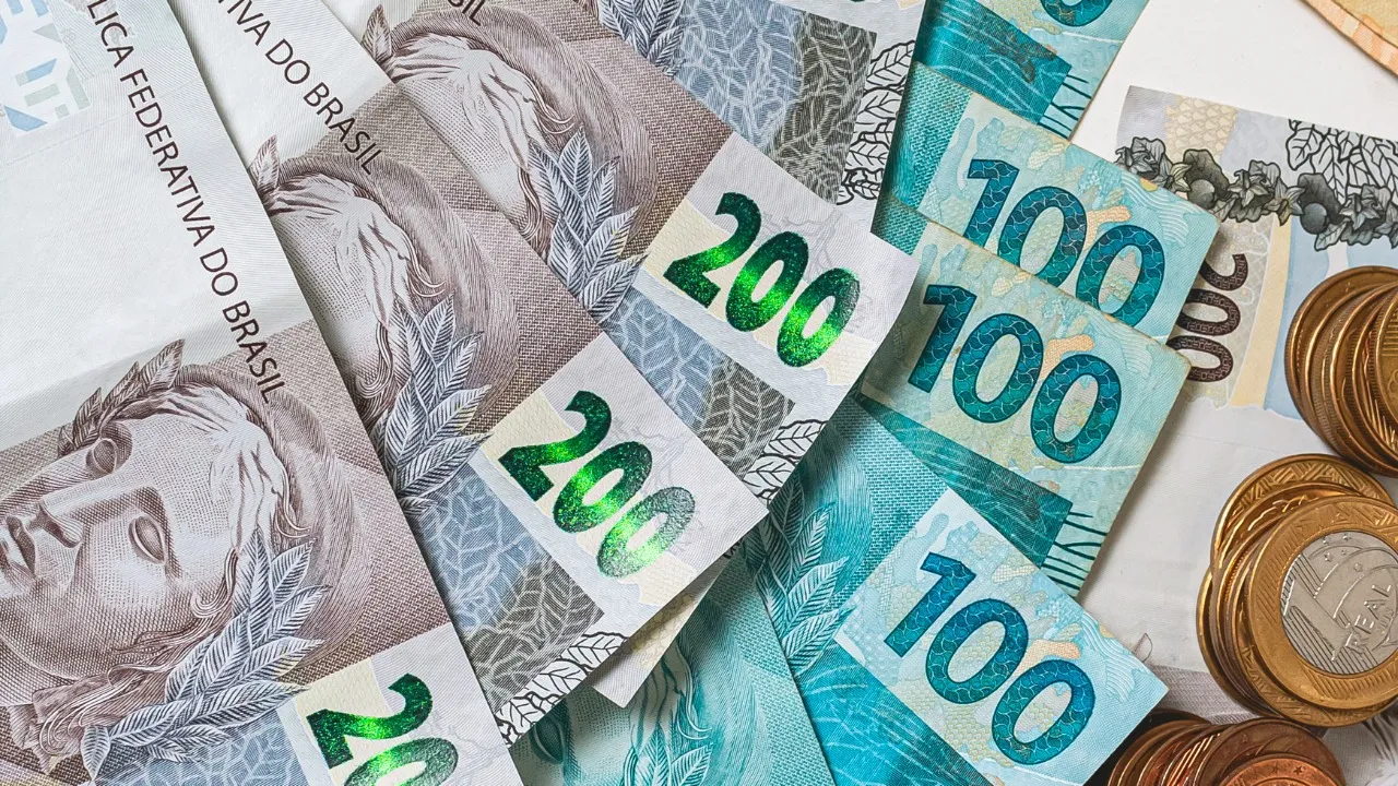 O calendário de pagamento segue o mês de nascimento do trabalhador, com liberações escalonadas desde fevereiro até 15 de agosto.