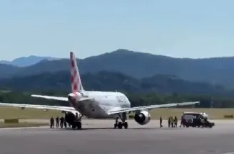 Homem morre sugado por motor de avião em Milão-Bérgamo.