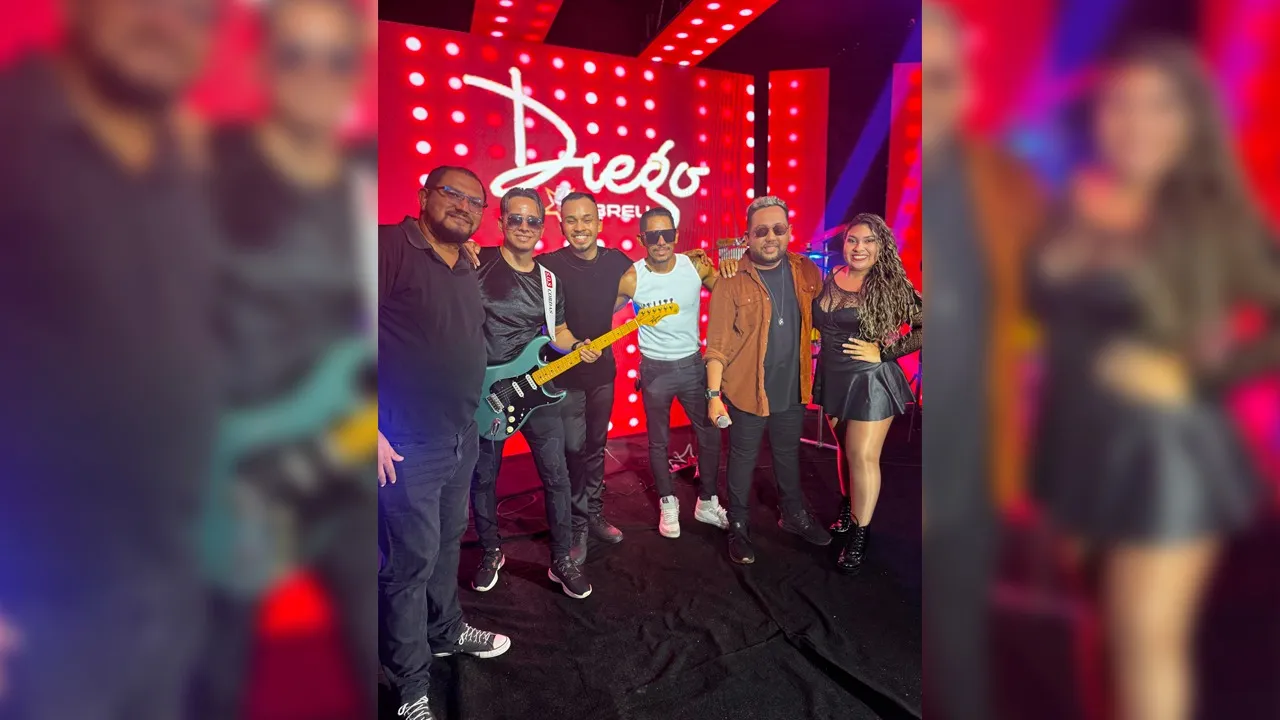 O clipe da música "No Vazio" traz todo o romantismo do tecnomelody
