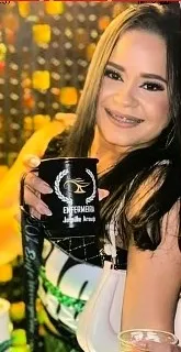 Jamille Araújo, de 29 anos, foi encontrada morta dentro do apartamento onde morava, em Ananindeua.