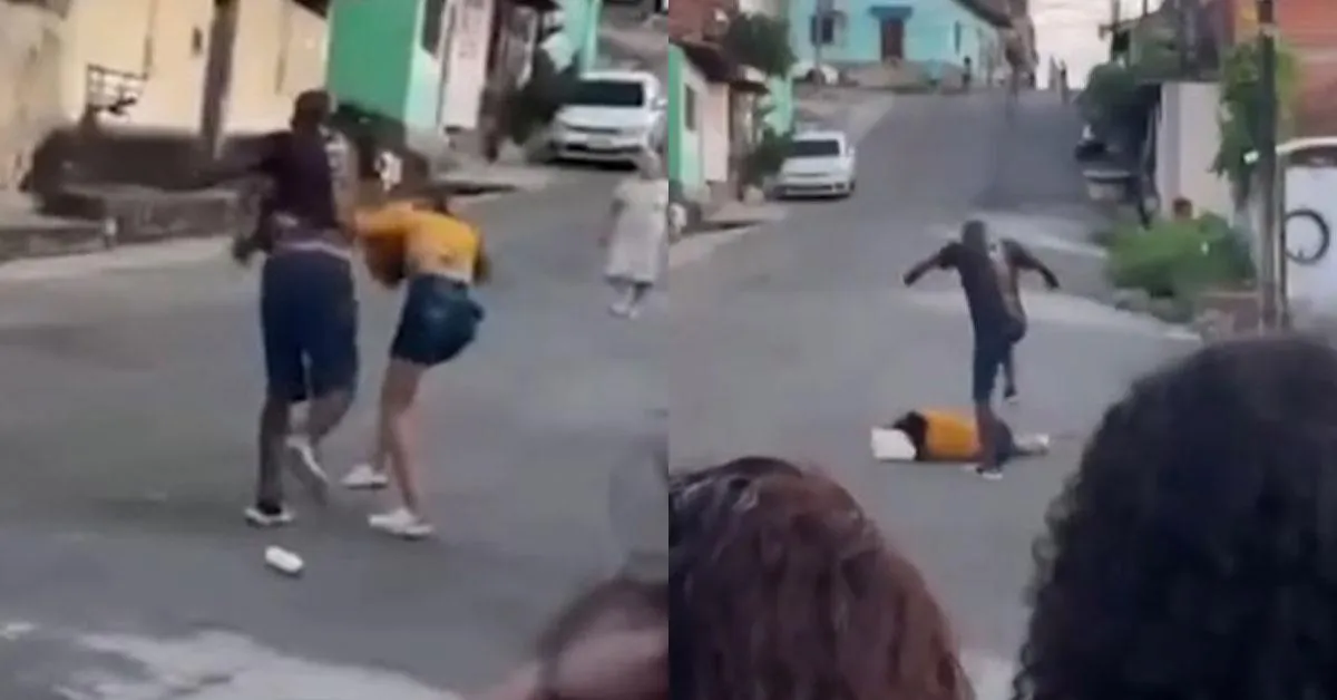 O homem agride a vítima covardemente em meio a várias pessoas que assistem e não fazem nada.