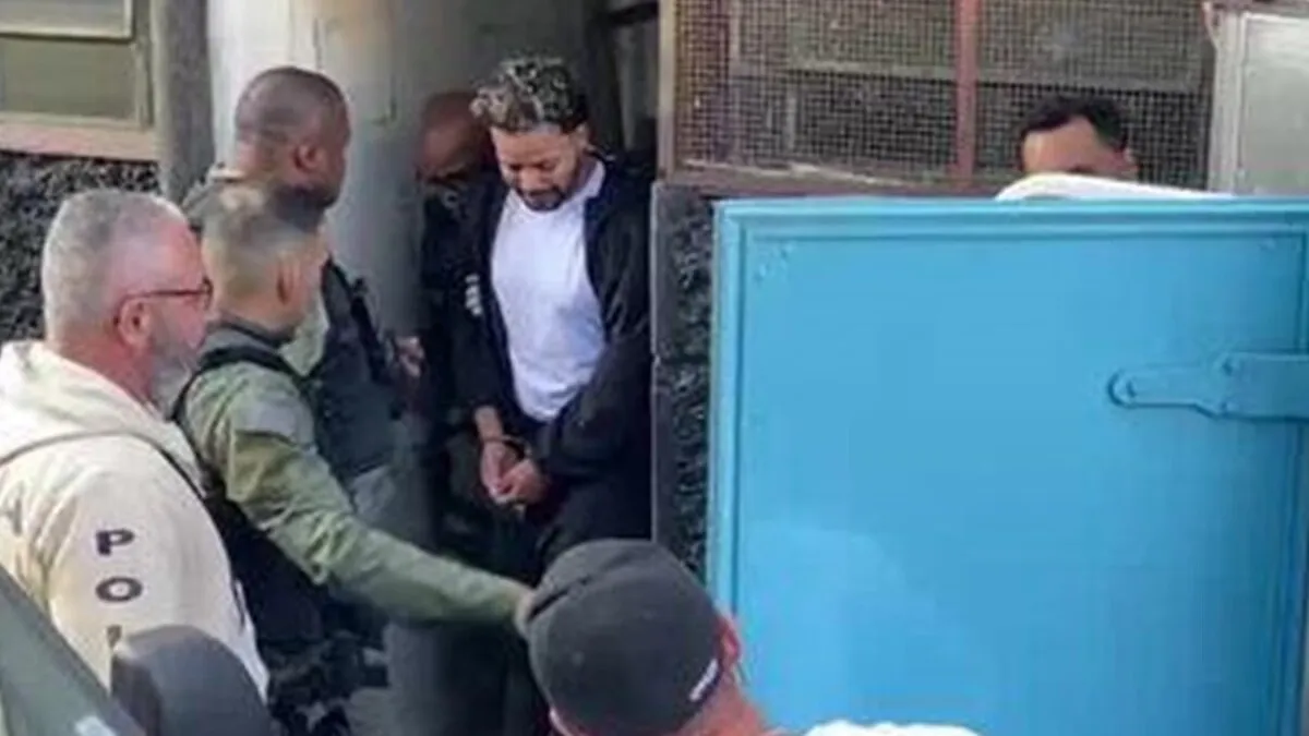 Ao ser conduzido até o veículo da polícia, o influenciador chorava, visivelmente abalado, segundo relatos de testemunhas.