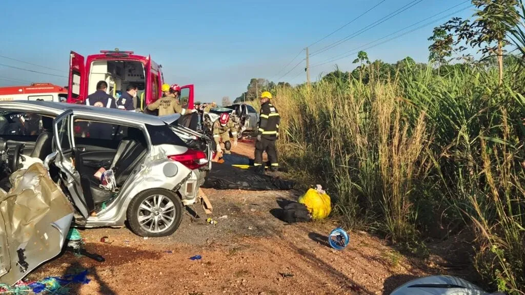 Um grave acidente foi registrado na manhã desta quarta-feira (23) na Rodovia Transamazônica (BR-230), no quilômetro 40, próximo à Vila Ubá, zona rural do município de São João do Araguaia.