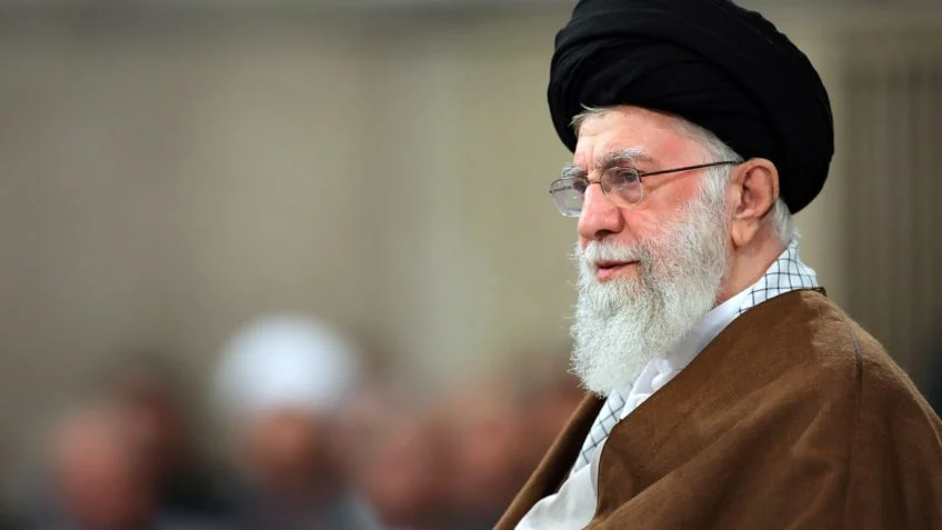O líder supremo iraniano, aiatolá Ali Khamenei,  chamado pelo governo israelense como “Hitler moderno”
