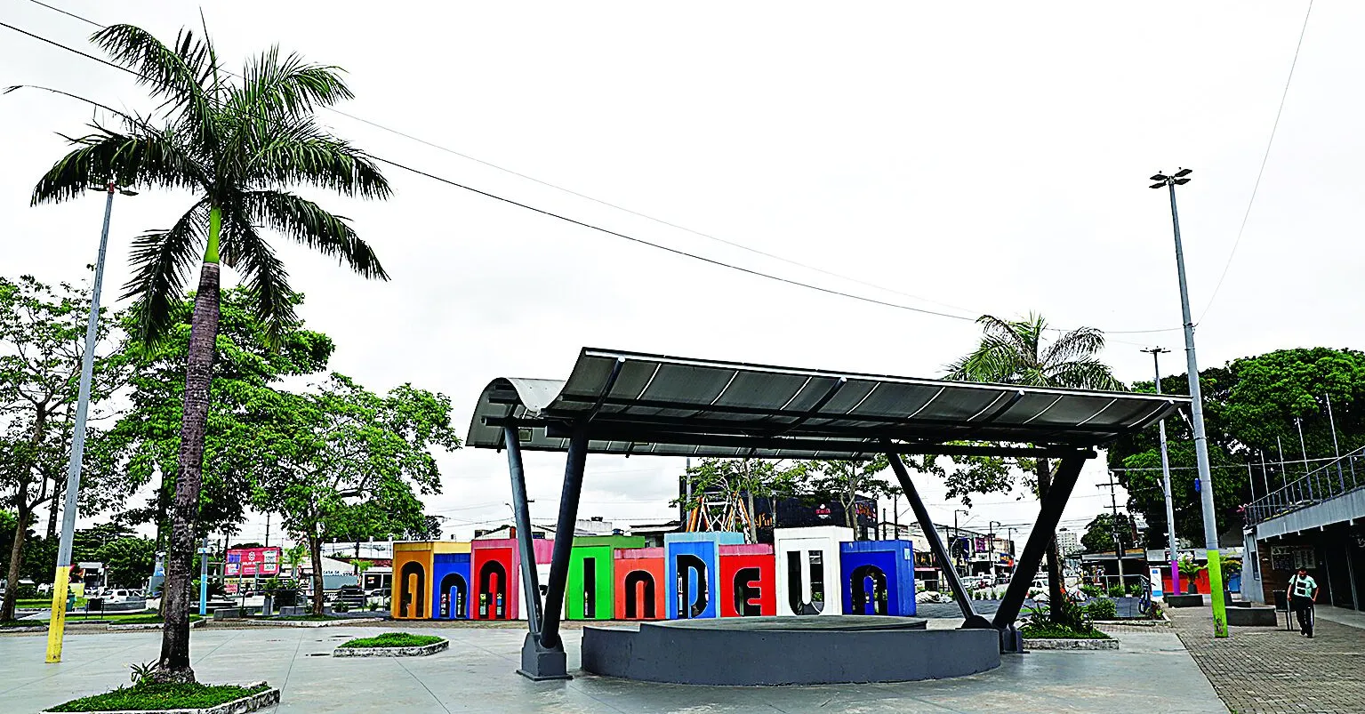 A Praça da Bíblia reúne opções de lazer e alimentação para a população da Cidade Nova.