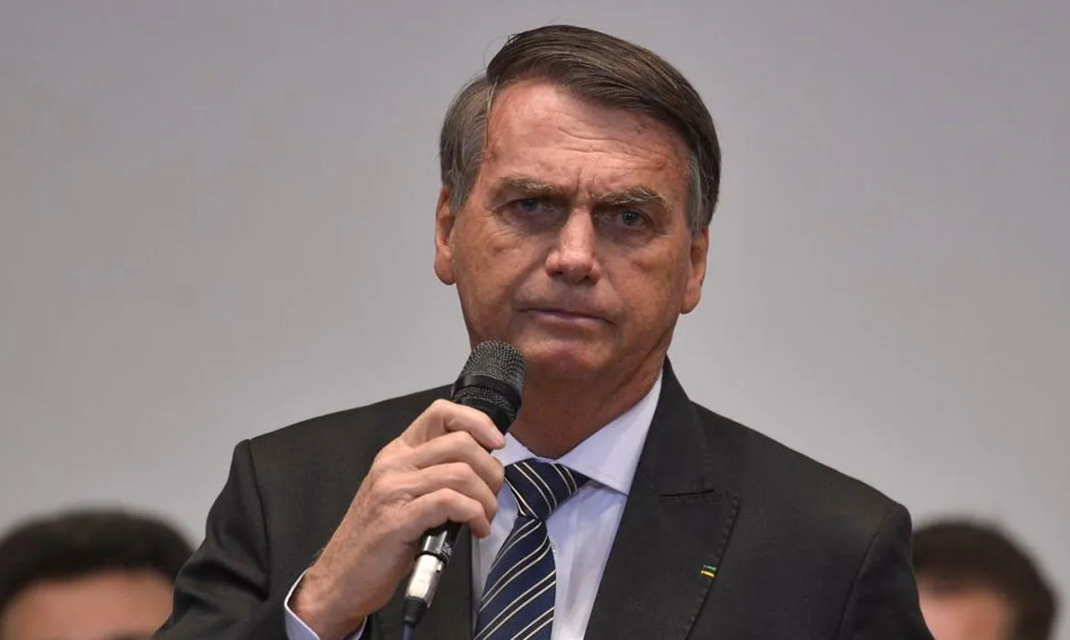 Imagem ilustrativa da notícia: Proibido de usar as redes, Bolsonaro participou de ato em Belém pelo celular