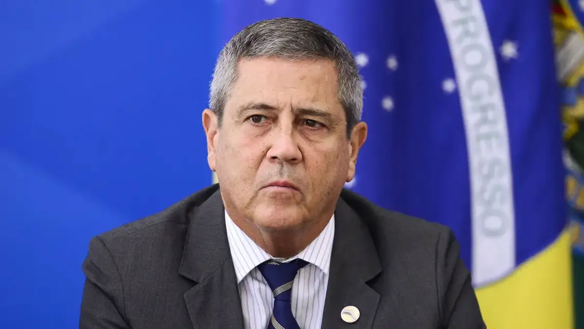 O ex-ministro Braga Netto participava de um grupo do WhatsApp que disseminava dados falsos com o objetivo de criar indícios de fraude nas eleições.