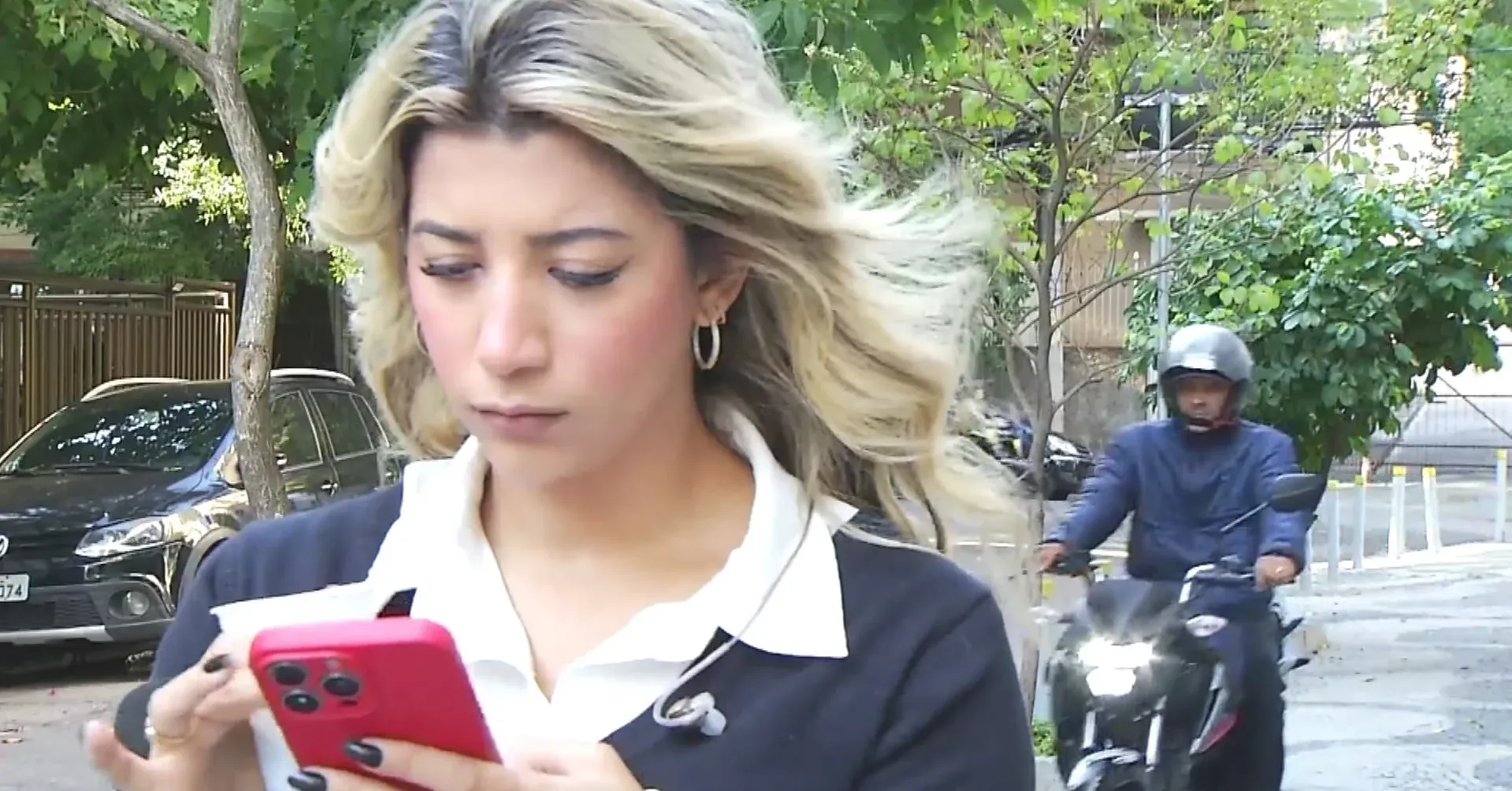 Apesar da ação do criminoso, a repórter conseguiu recuperar seu aparelho celular.