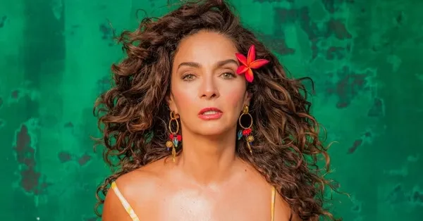 Atualmente solteira, a artista revelou manter uma "amizade colorida", exemplificando formas contemporâneas de relacionamento que fogem aos padrões tradicionais.