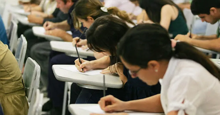 Organizado pela Fundatec, o concurso traz vagas para os níveis médio e superior, com provas marcadas para outubro de 2025