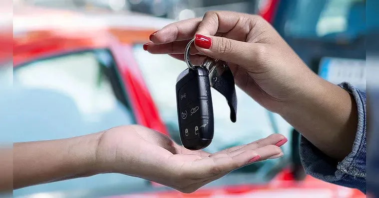 O Drex, novo “real digital” do Banco Central, promete tornar a compra de carros mais segura, liberando pagamentos apenas após a transferência completa do veículo.