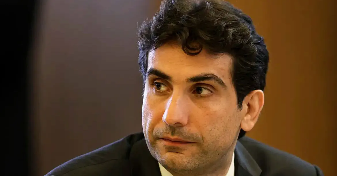 Gabriel Galípolo defende a gestão pública do Pix durante evento no Rio e alerta para riscos de conflitos de interesse em caso de privatização.