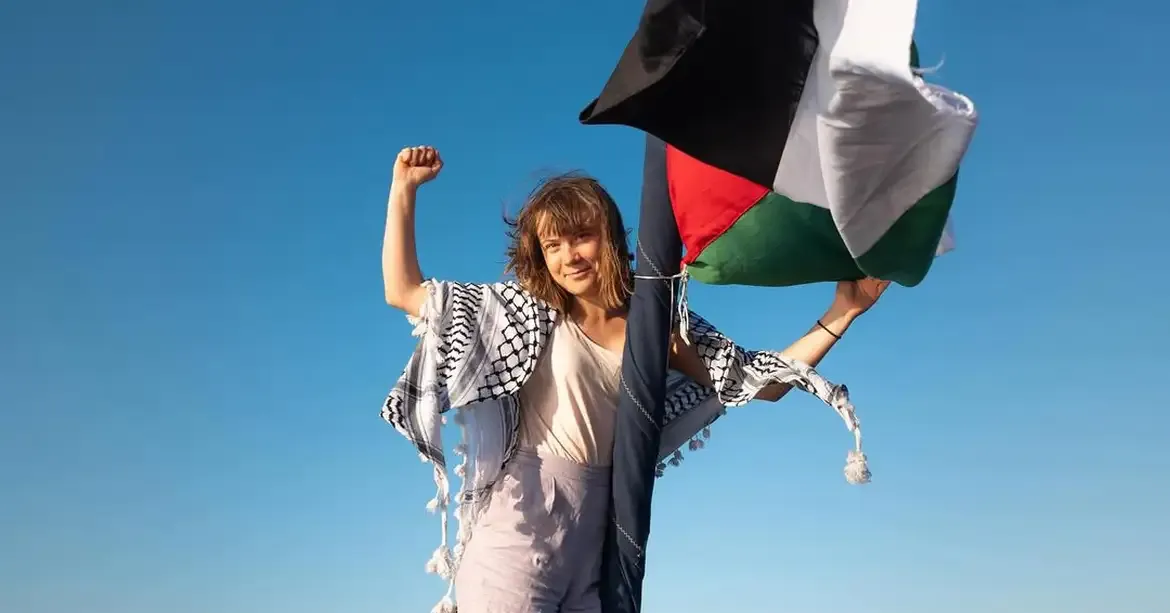 O Ministério das Relações Exteriores de Israel confirmou que Greta Thunberg embarcou na manhã desta terça-feira em um voo de Tel Aviv para a França, após concordar com sua deportação. A informação foi divulgada junto com uma foto da ativista dentro da aeronave.