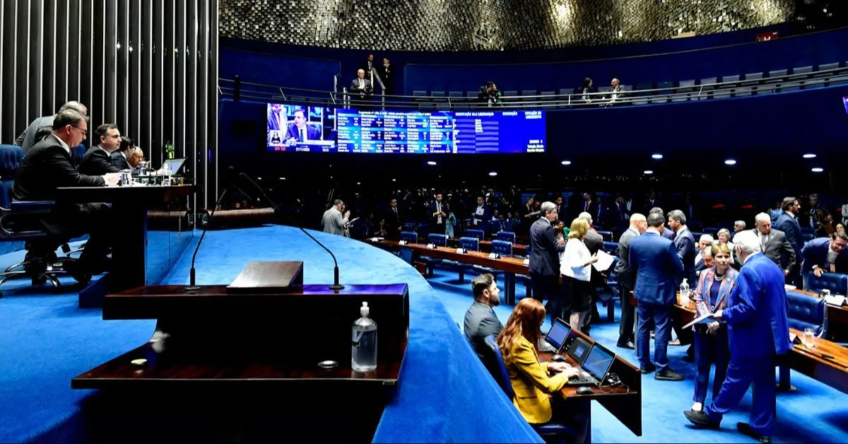 O projeto de decreto legislativo (como são chamadas as propostas que sustam medidas do Executivo) do trabalho aos feriados foi apresentado em 2023 pelo deputado Luiz Gastão (PSD-CE).