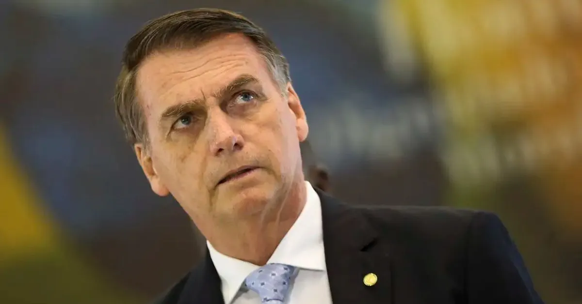 Bolsonaro está usando tornozeleira eletrônica desde a última sexta-feira (18).