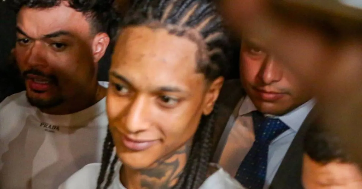 Rapper Oruam tem prisão decretada após confronto com policiais no RJ.