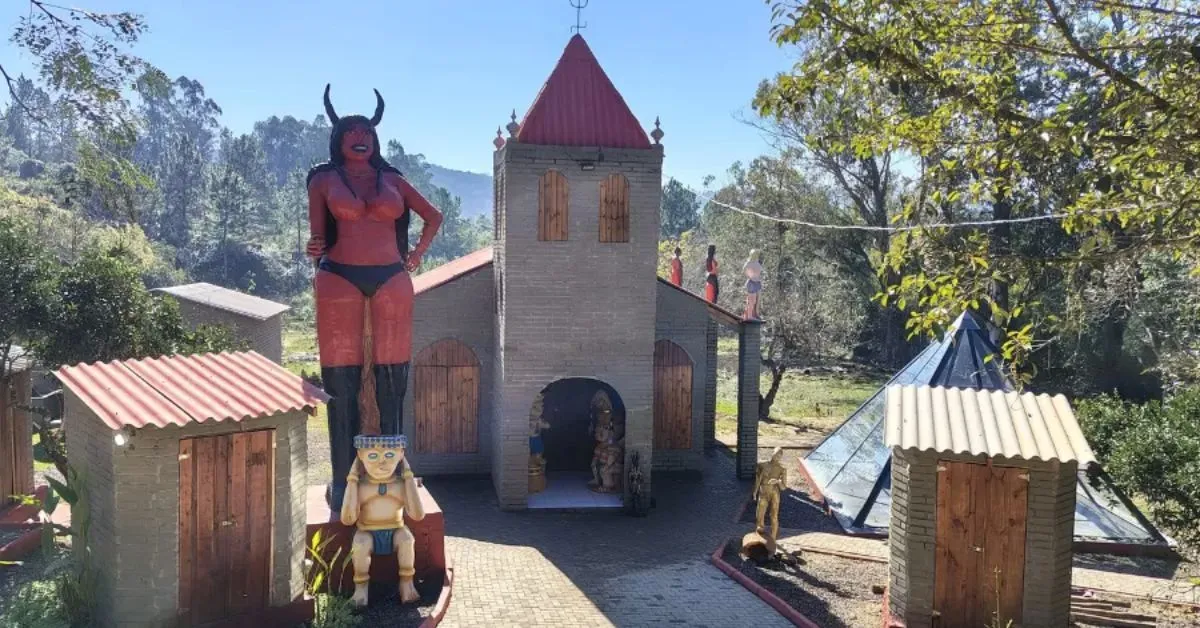 "Igreja da Pombagira", fundada pelo bruxo Wilian Brito, conhecido como Malagueta, tem como missão acolher mulheres vítimas de abuso, promover rituais de proteção e homenagear a força feminina através da figura da pombagira.