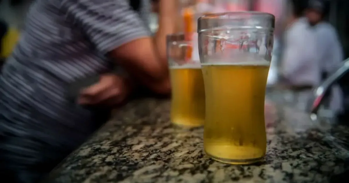 Na Polônia, um homem de 56 anos foi encontrado morto após adotar uma "dieta" extremamente perigosa, composta unicamente por cerveja.