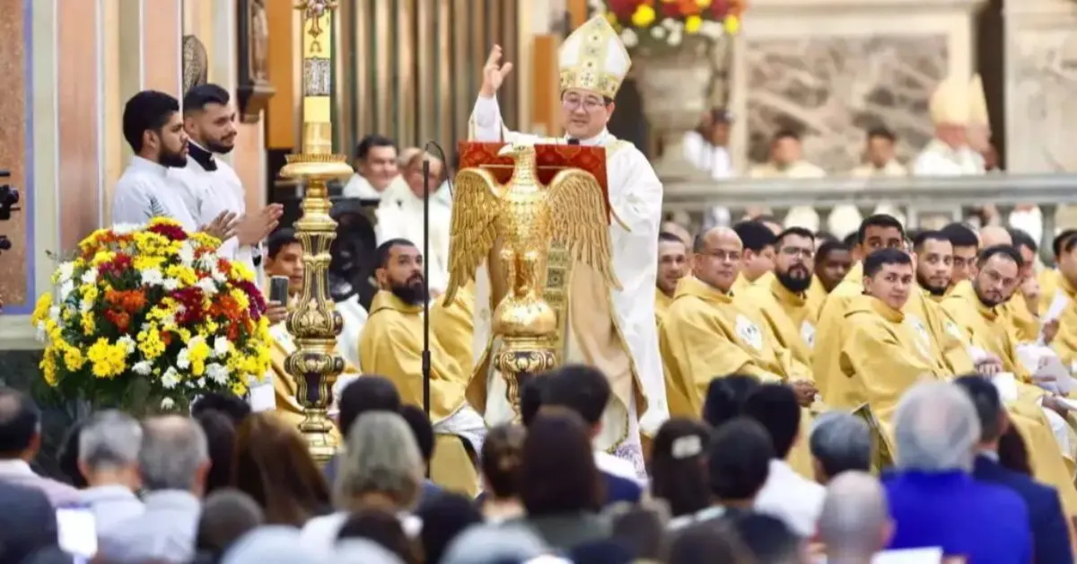 Ndom Júlio Endi Akamine, atual arcebispo coadjutor, assume a arquidiocese. de Belém