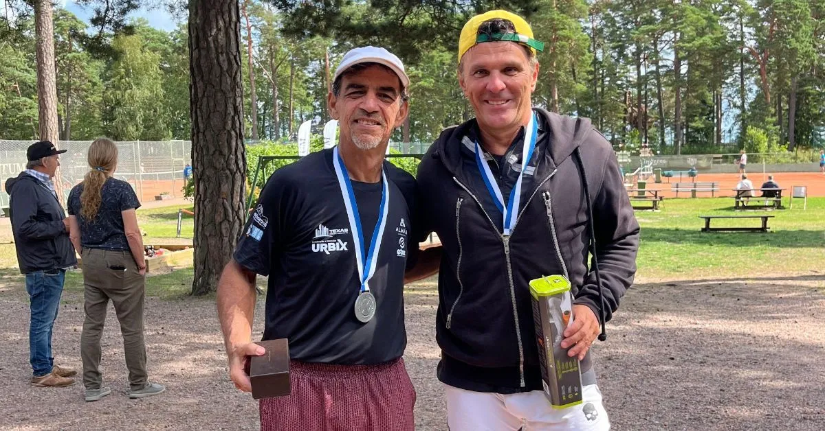 Mauro à esquerda na foto