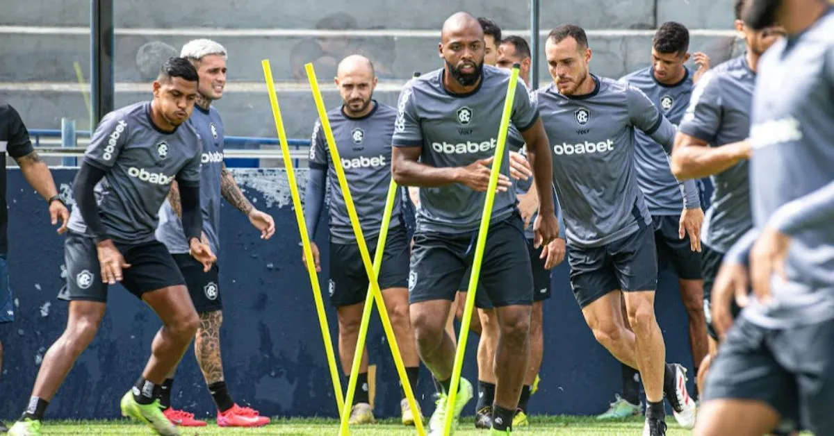 Elenco do Remo focado no treino contra o América-MG