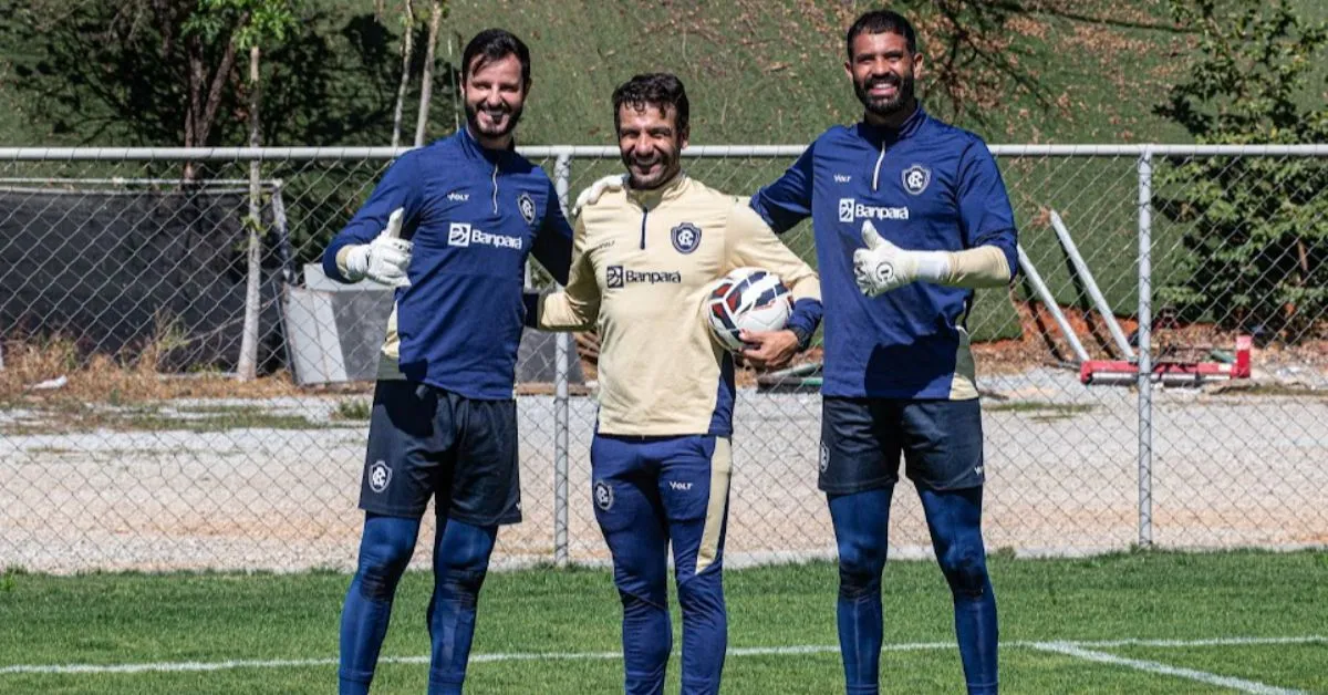 Preparador de goleiros do Remo, Daniel Crizel (centro), ao lado de Marcelo Rangel e Igor Vinhas