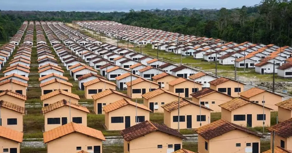 Ministro das Cidades, Jader Filho, assina contratos do Minha Casa, Minha Vida Rural, que vai beneficiar 91 famílias em comunidades do nordeste do Pará.