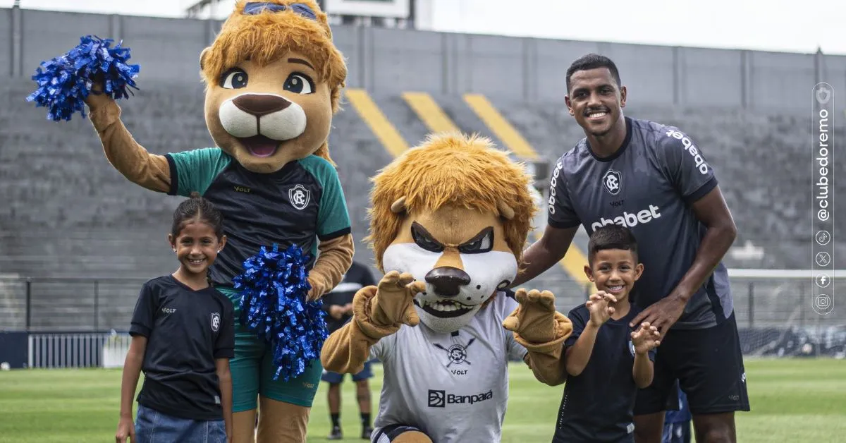 Ao lado dos filhos, Pedro Rocha participou da última atividade no Leão antes do confronto contra o Botafogo-SP