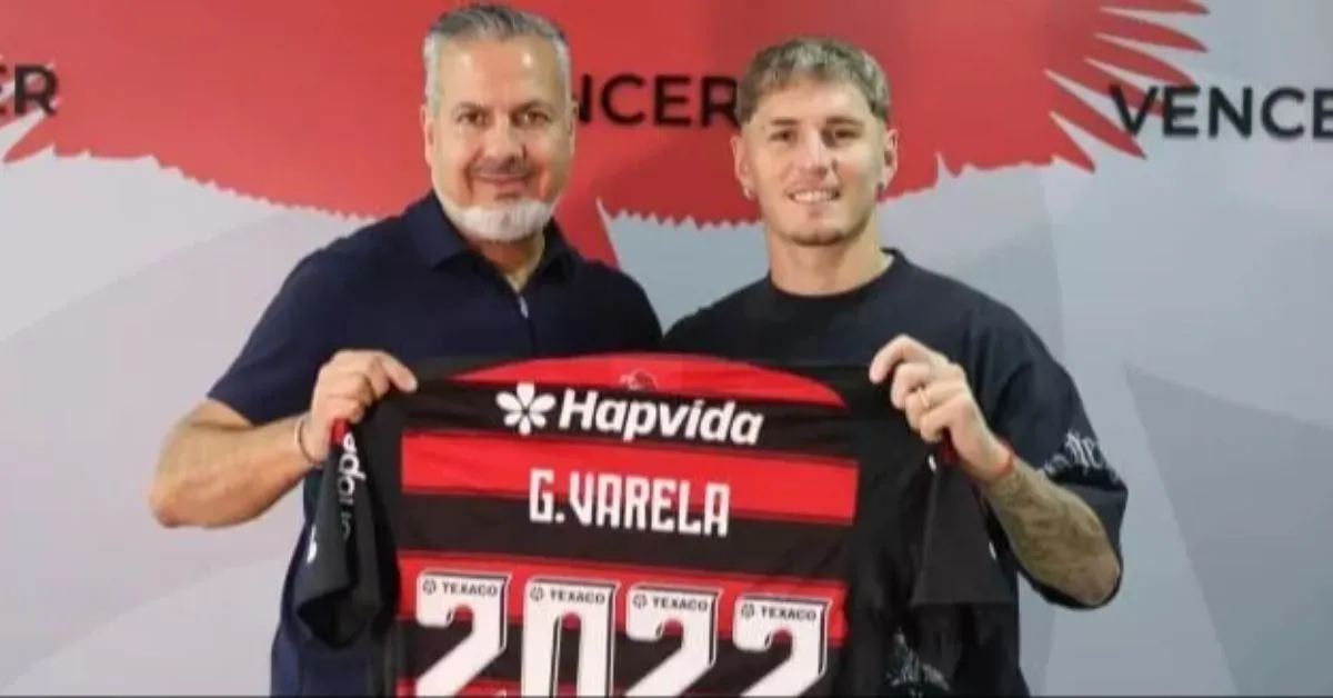 Varela ao lado do diretor de futebol José Boto