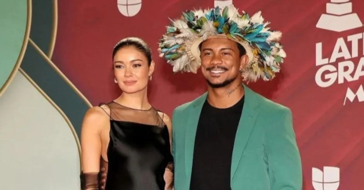 O casal de atores Sophie Charlotte e Xamã tentou entrar no carro próprio e foram barrados por militares. Eles precisaram retornar e entrar na festa como os outros convidados.
