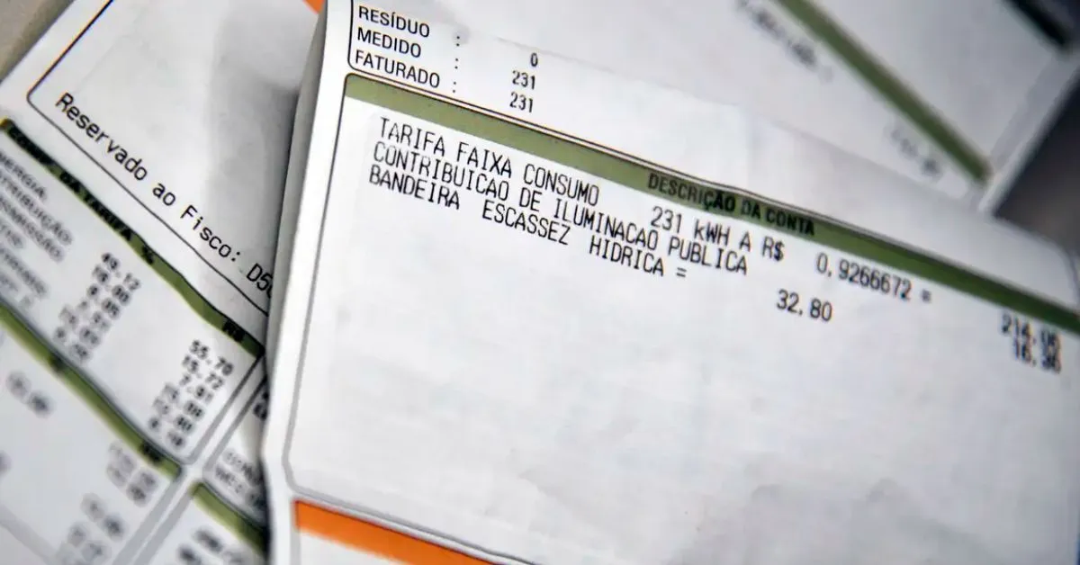O aumento da conta de luz impacta diretamente a inflação, já que representa cerca de 4% dos gastos das famílias.