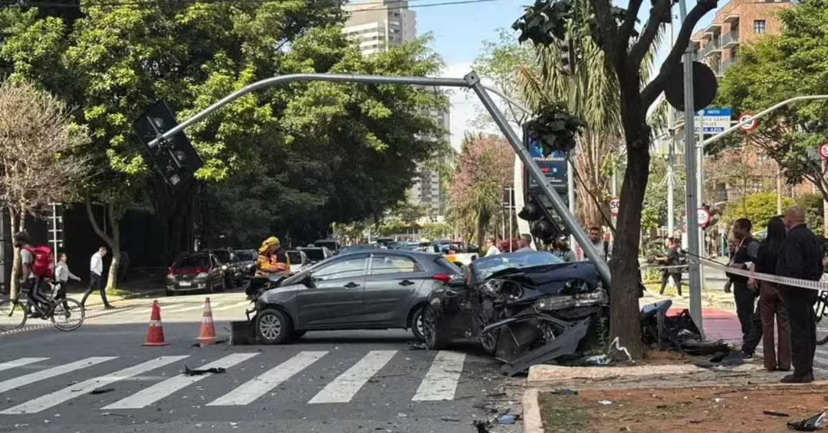 Em entrevista à veículos locais, o pai da vítima contou que estava levando o filho à estação de trem onde o mesmo seguiria para a faculdade, quando o acidente aconteceu.