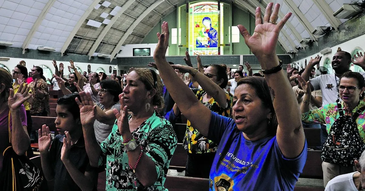 O dia inteiro foi de missa na paróquia no bairro do Telégrafo