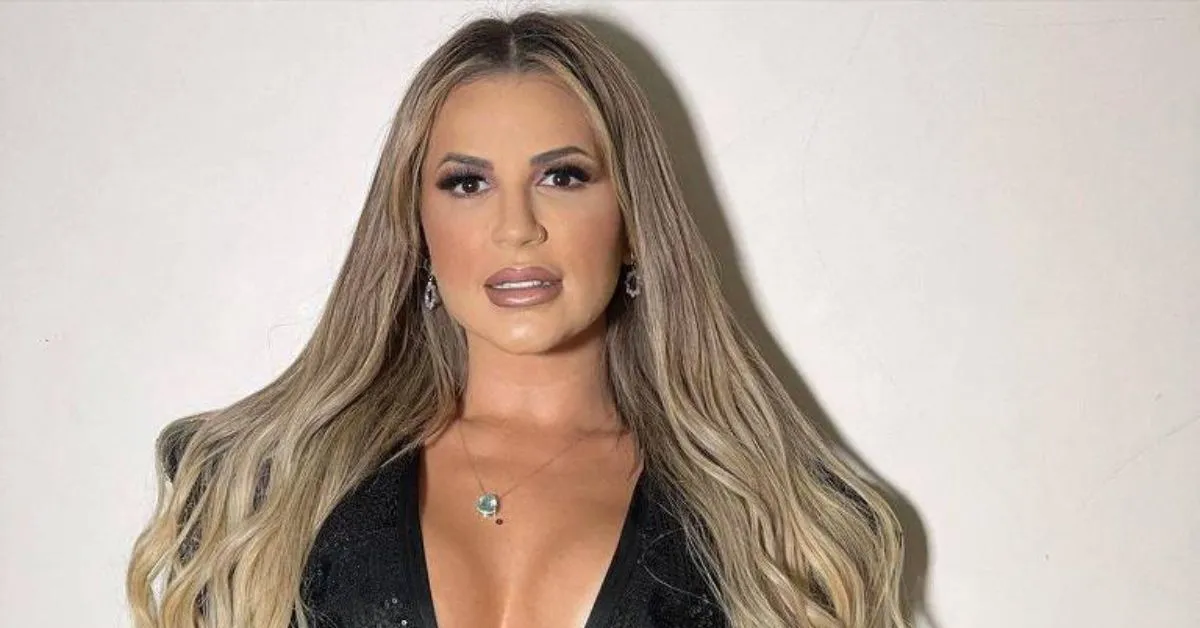 Deolane é mãe de três filhos, de 20, 18, e 07 anos