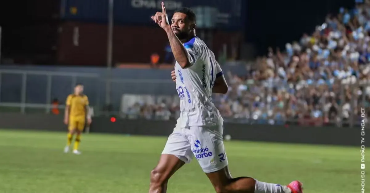 Atacante do Paysandu Diogo Oliveira