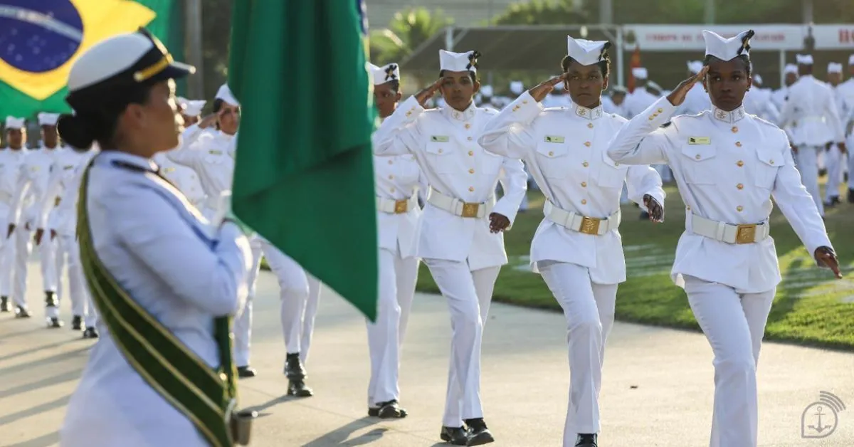 A Marinha do Brasil abre inscrições para 400 vagas no concurso do Corpo Auxiliar de Praças.