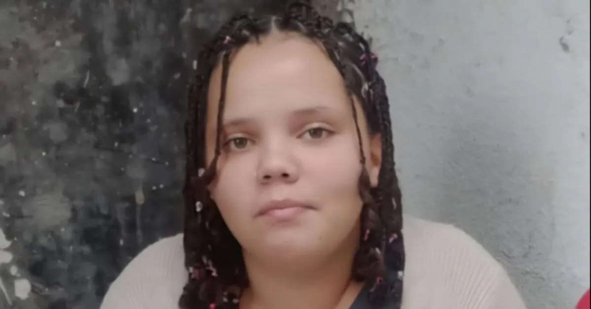 A adolescente desapareceu após ter entrado em contato com um homem pelo qual conversava em um jogo online e no WhatsApp. A mãe da garota suspeita que ela tenha se encontrado com ele.