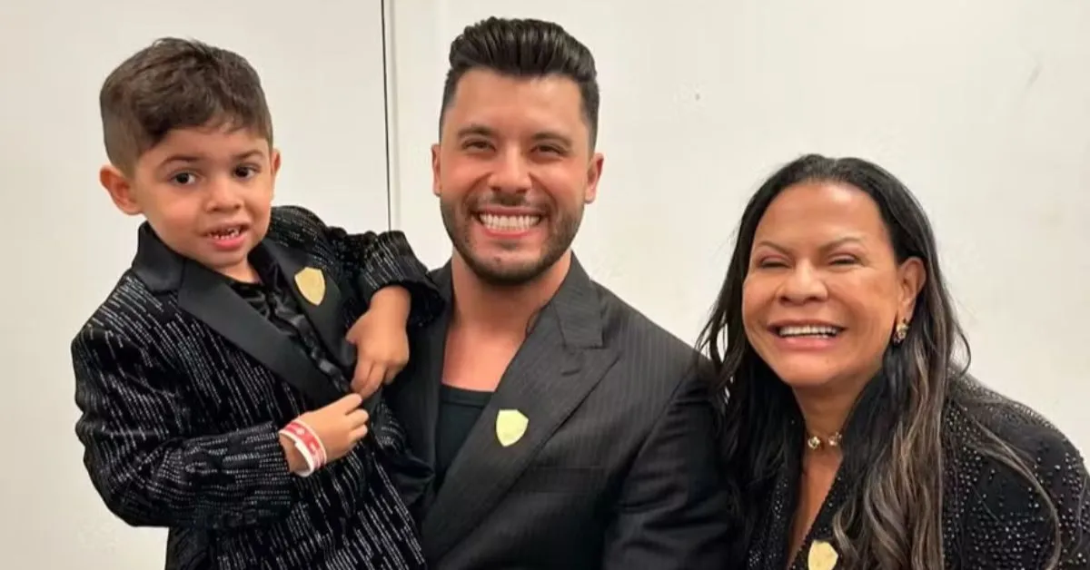 Atualmente a criança vive com a avó, Dona Ruth Morerira, mãe da cantora Marília Mendonça.