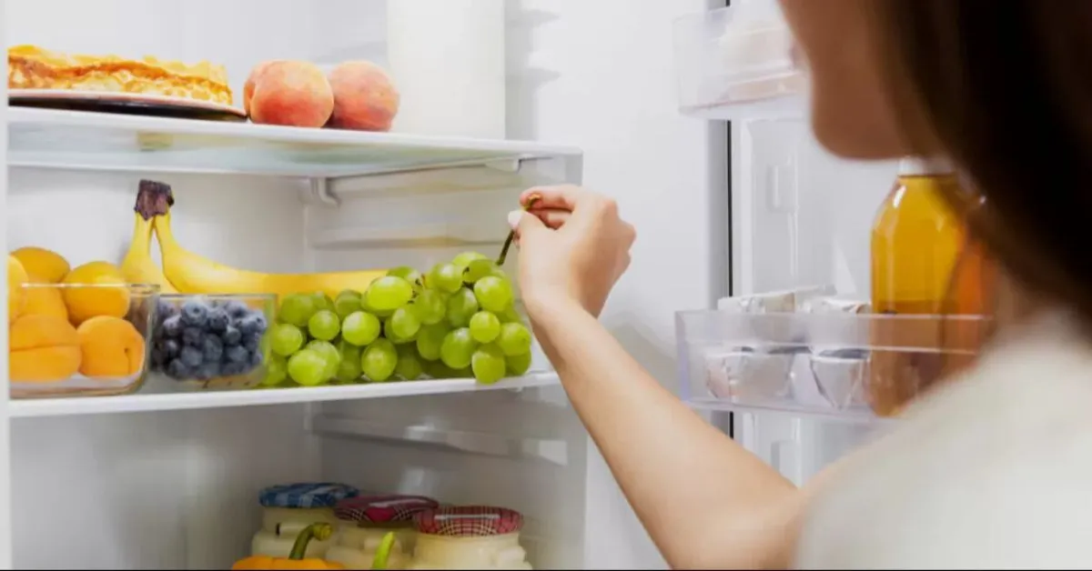 Mantê-los no local correto evita que os mesmos estraguem e possam inclusive, causar infecções alimentares.
