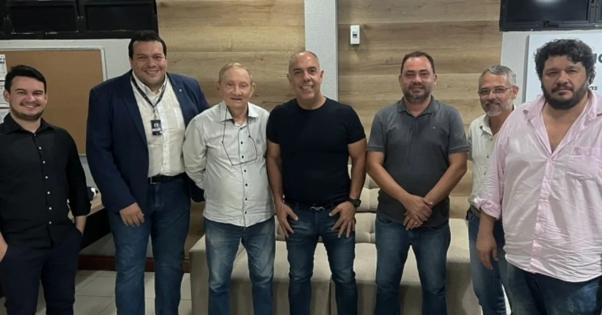 Equipe de comissão nas obras do CT do Clube do Remo
