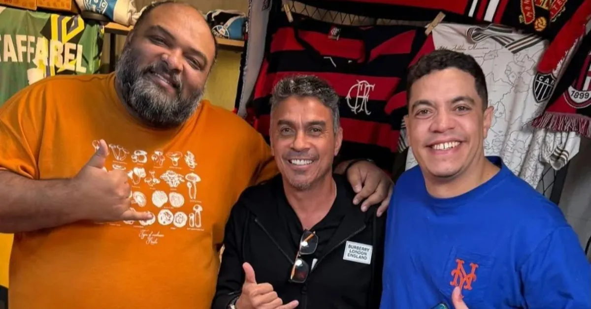 Alex Dias (centro) no CharlaPod