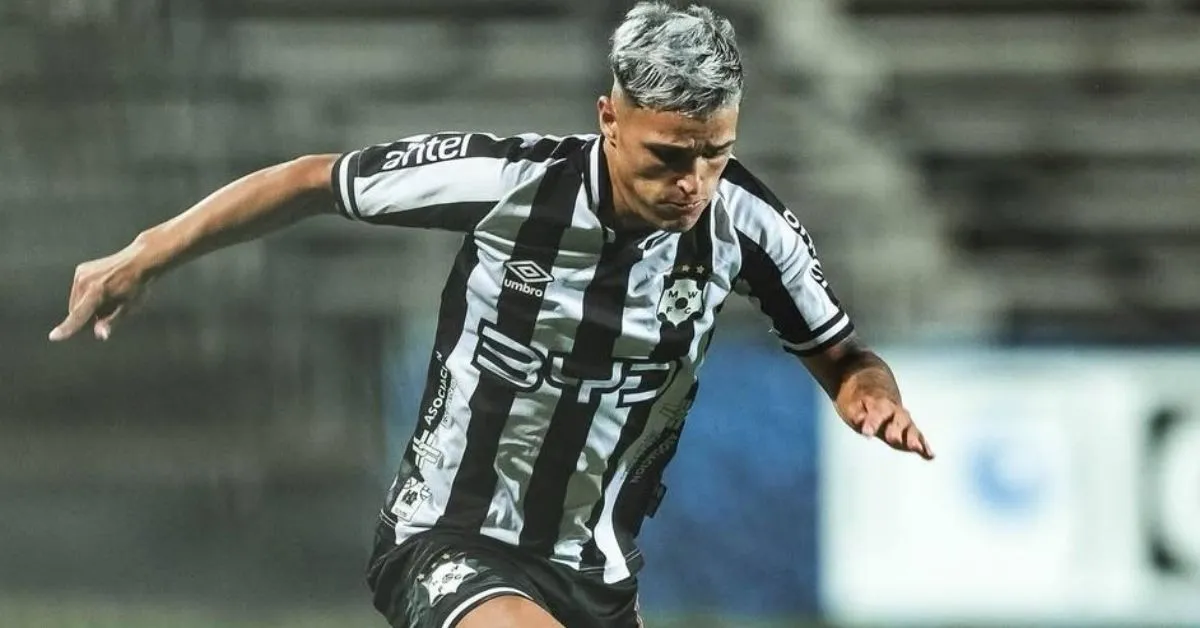 Nicolas, tem 23 anos e está em sua quarta temporada como profissional no Montevideo Wanderers.