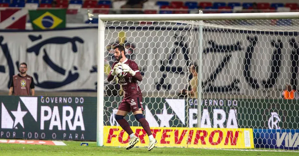 Goleiro remista foi um dos poucos destaques positivos do Remo no clássico do último sábado (22).