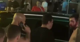 Após os atropelamentos, ainda houve relatos de disparos de arma de fogo no local, o que espalhou ainda mais o pânico entre os presentes, que buscaram abrigo e tentaram sair do local. O suspeito do incidente foi previamente identificado como Leandro Chermontt.