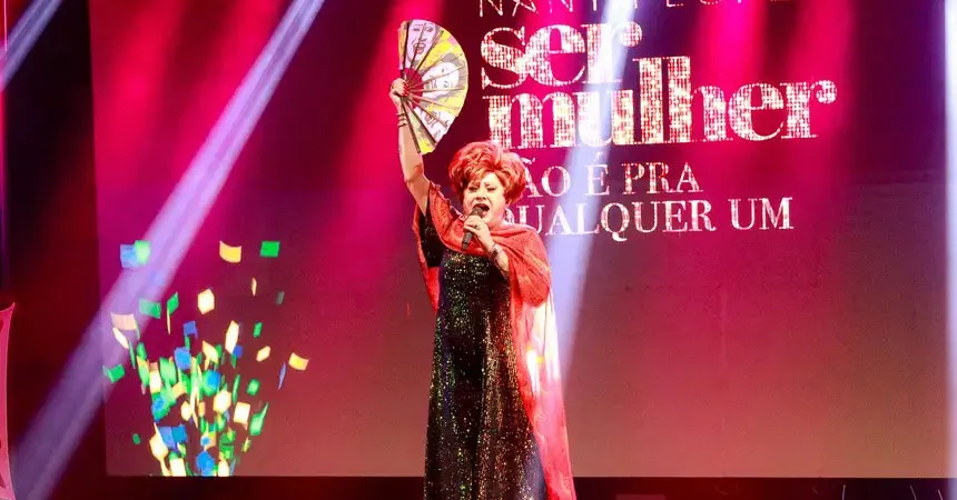 Na noite de segunda-feira (18), a Feira Pan-Amazônica recebeu como atração musical a artista Nany People.