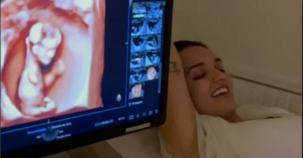 A mamãe também destacou que ela e a filha ainda têm "uma jornada juntas" pela frente, mas garantiu que celebra cada dia dessa experiência única.