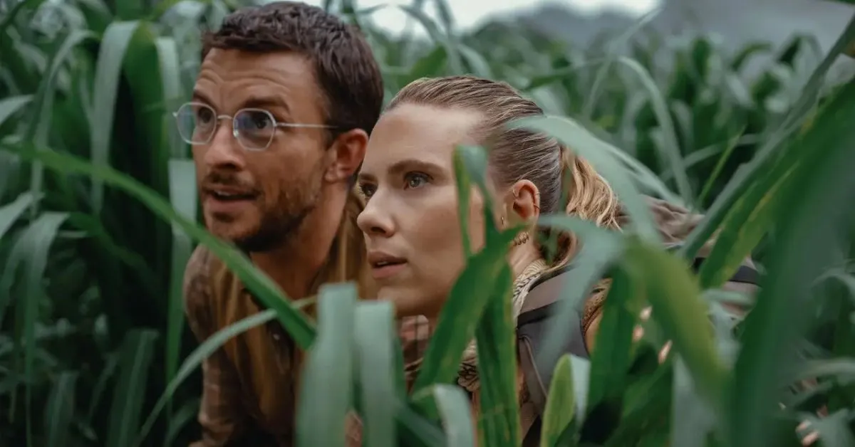 Atriz beijou o colega de elenco bem em frente ao marido