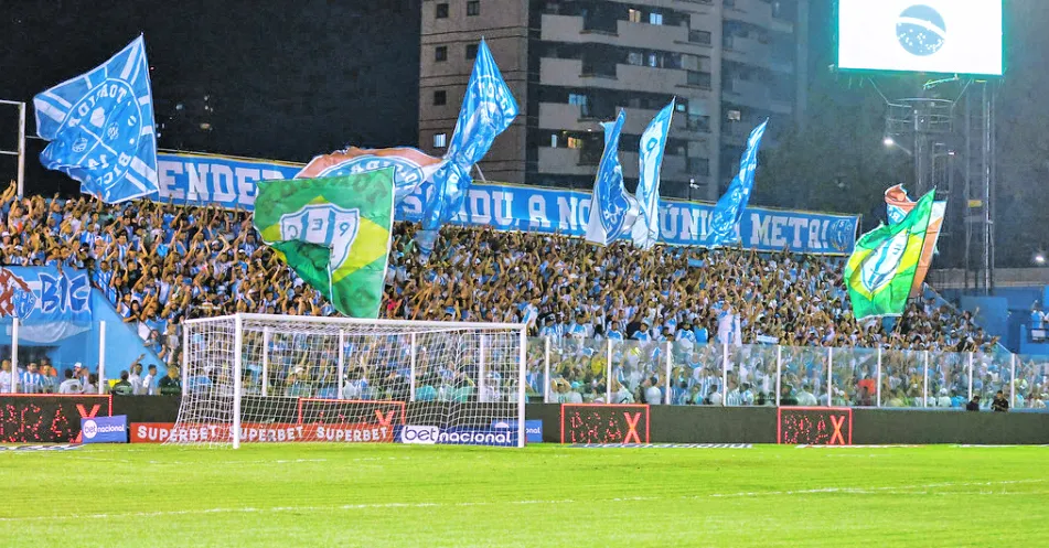 Fiel Bicolor quer os três pontos